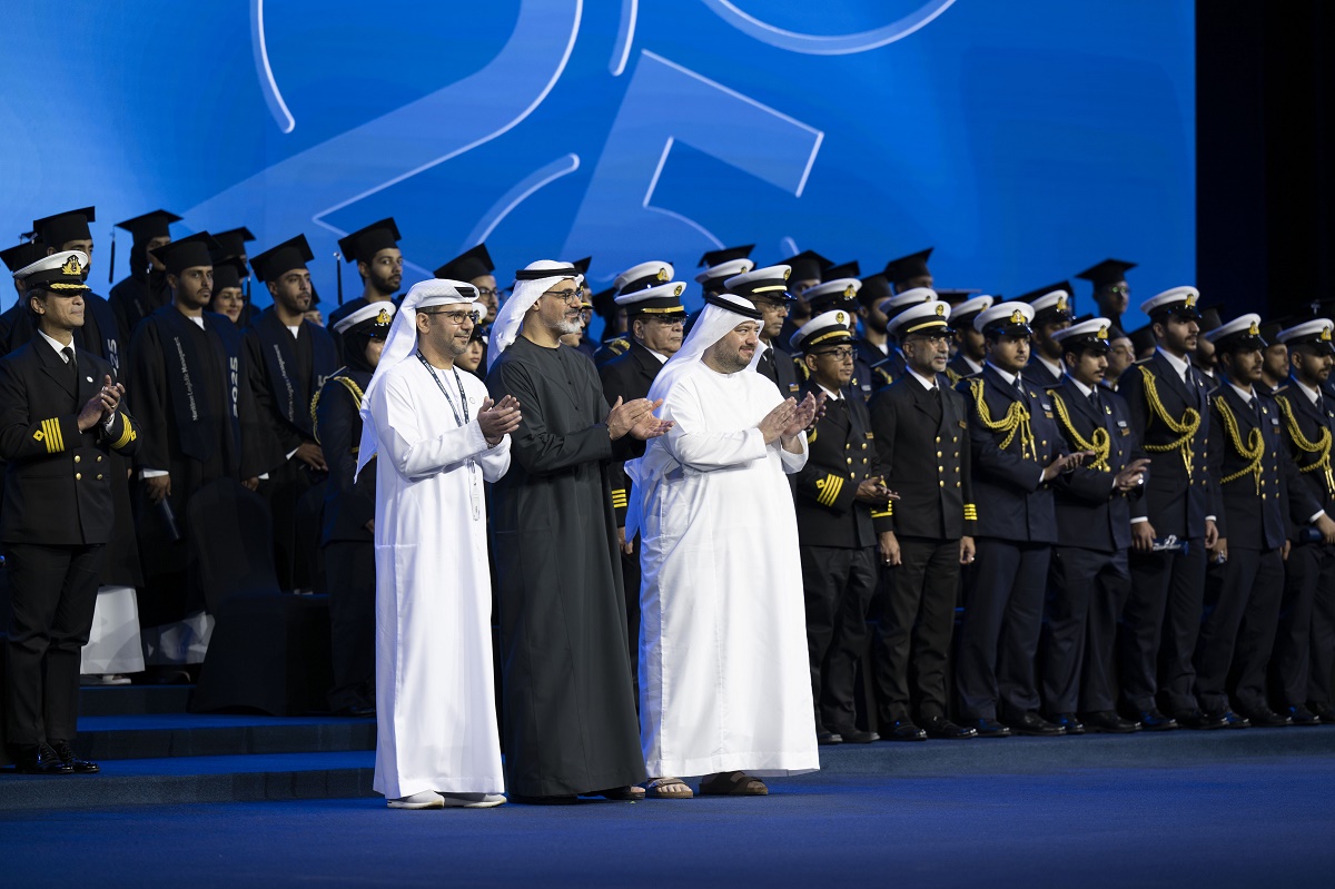 خالد بن محمد بن زايد يشهد حفل تخريج الدفعة الأولى من أكاديمية أبوظبي البحرية
