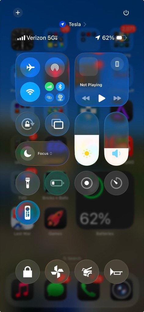 Ios 26 %d9%8a%d9%88%d8%a7%d8%ac%d9%87 %d9%85%d9%88%d8%ac%d8%a9 %d8%a7%d9%86%d8%aa%d9%82%d8%a7%d8%af%d8%a7%d8%aa %d8%a8%d8%b3%d8%a8%d8%a8 %d8%aa%d8%b5%d9%85%d9%8a%d9%85 liquid glass %d9%88%d8%b6%d8%b9