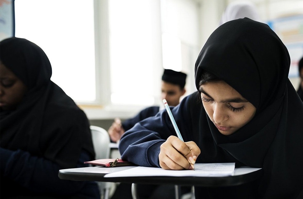 “التربية” تمدد زمن اختبار “العلوم” إلى ساعتين بعد مشكلة تقنية مفاجئة في الفترة الأولى للاختبارات