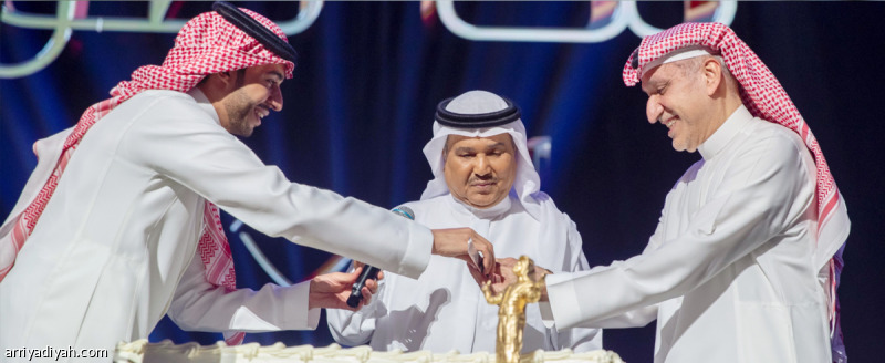 مفاجأة عيد الميلاد تبهج فنان العرب