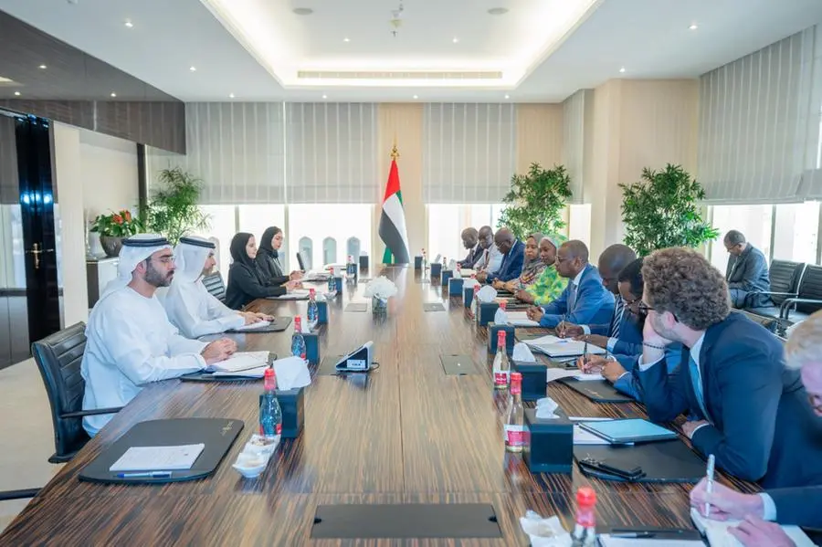 الإمارات وتشاد تبحثان تعزيز التعاون في القطاع المالي