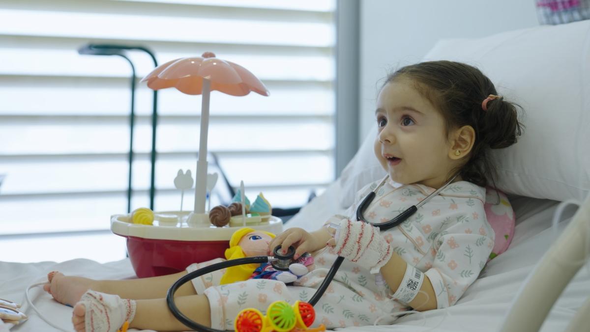 «يقين» تبدأ رحلة الشفاء بتلقي الجرعة الأولى من «زولجنسما»