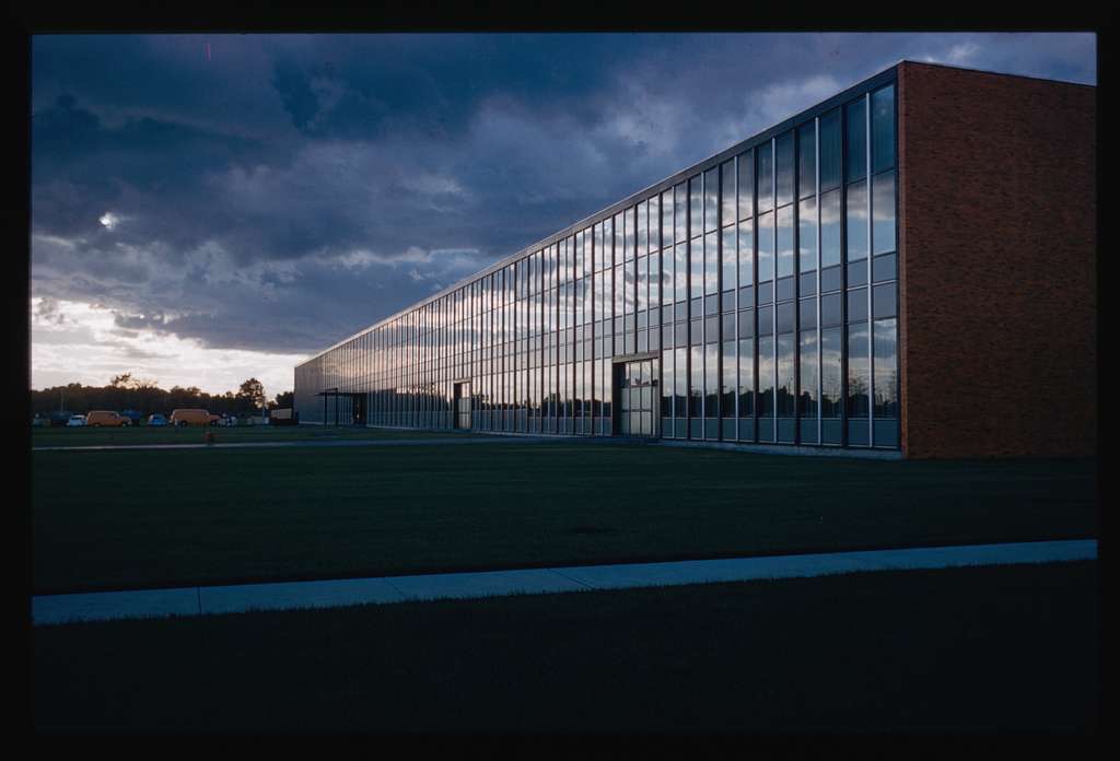General motors technical center warren michigan 1945 1946 56 exterior 464131 1024 1.jpg