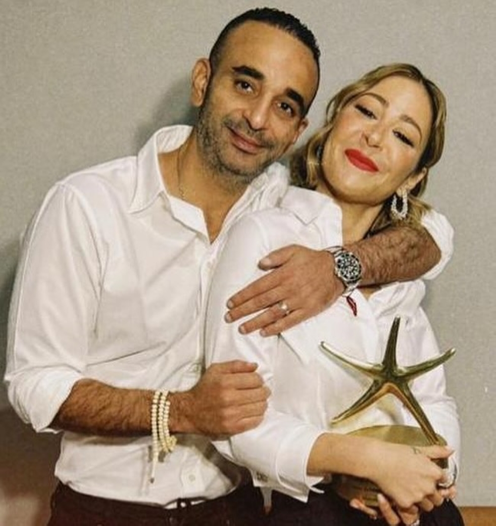 شاركتها بالقلوب.. زوج منة شلبي ينشر الصورة الأولى لهما معًا