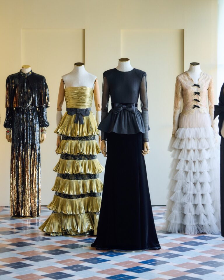 دار فالنتينو تحتفي بإطلاق تشكيلتها الحصرية لأزياء خريف وشتاء 2025 2026 في "بيت اللّوال" بالشارقة