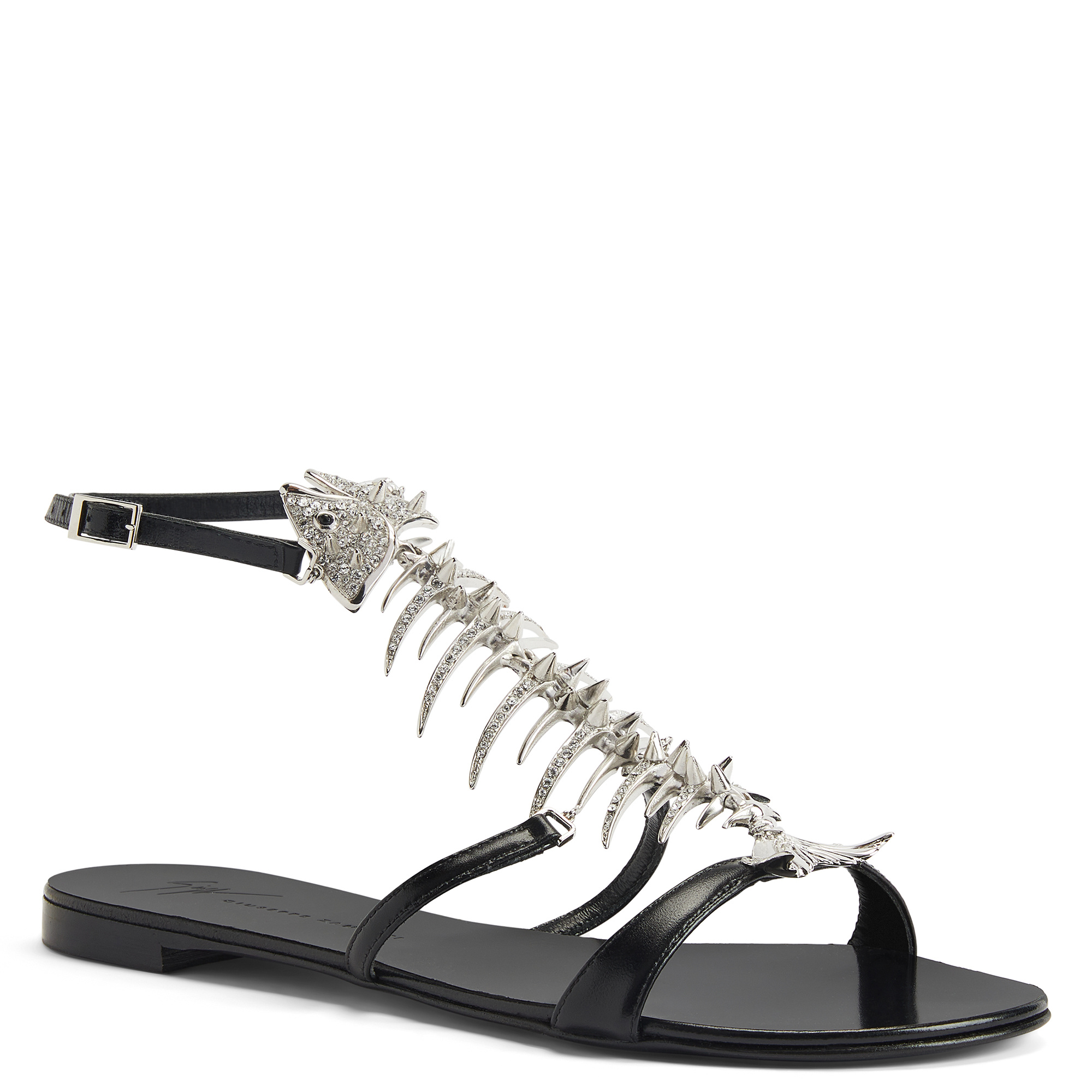 چوسيبي زانوتي يكشف الستار عن صندل the slim 2.0: أيقونة أسطورية تولد من جديد