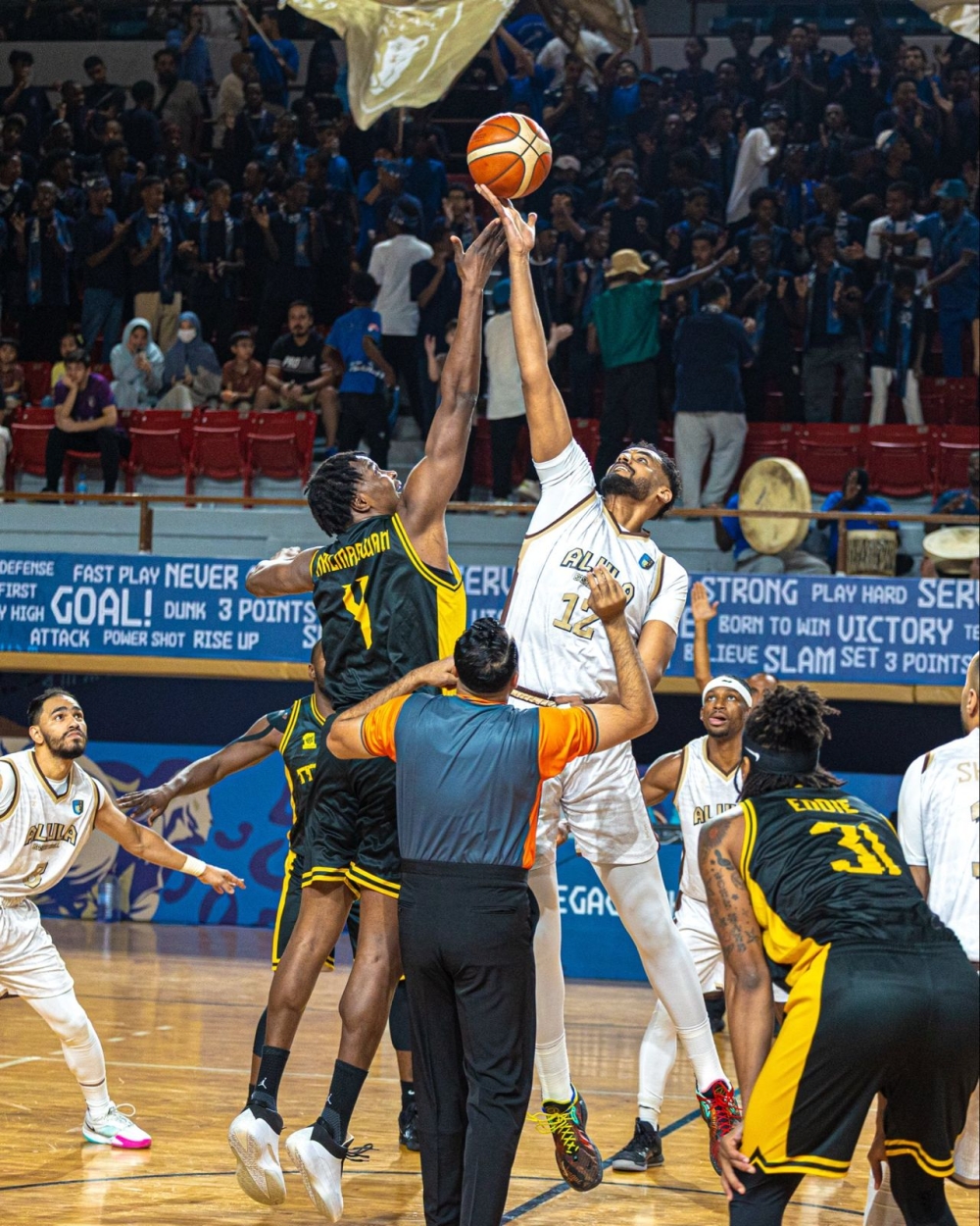 الجمعة.. النصر والأهلي في صراع صدارة ممتاز السلة