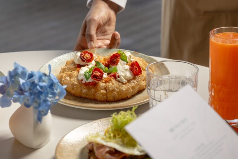 مخبز ومقهى أورا في جميرا يطلق تجربة البرانش الجديدة في عطلة نهاية الأسبوع