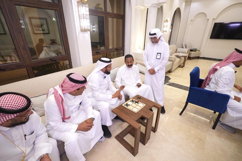 ”بسطة مشراق“ تنطلق.. وديوانيتها تتحول إلى ملتقى لتبادل الخبرات وكسر العزلة