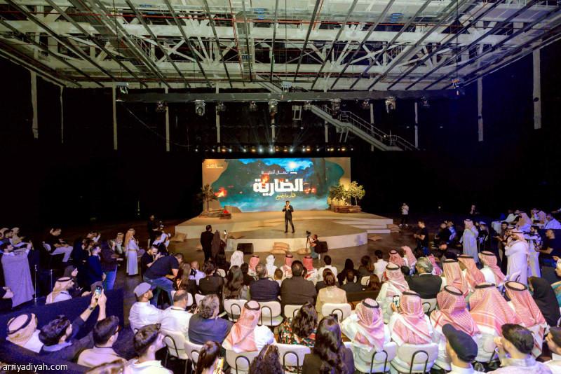 نجوم «الضارية» يحتفلون بعرض الحلقة الأولى