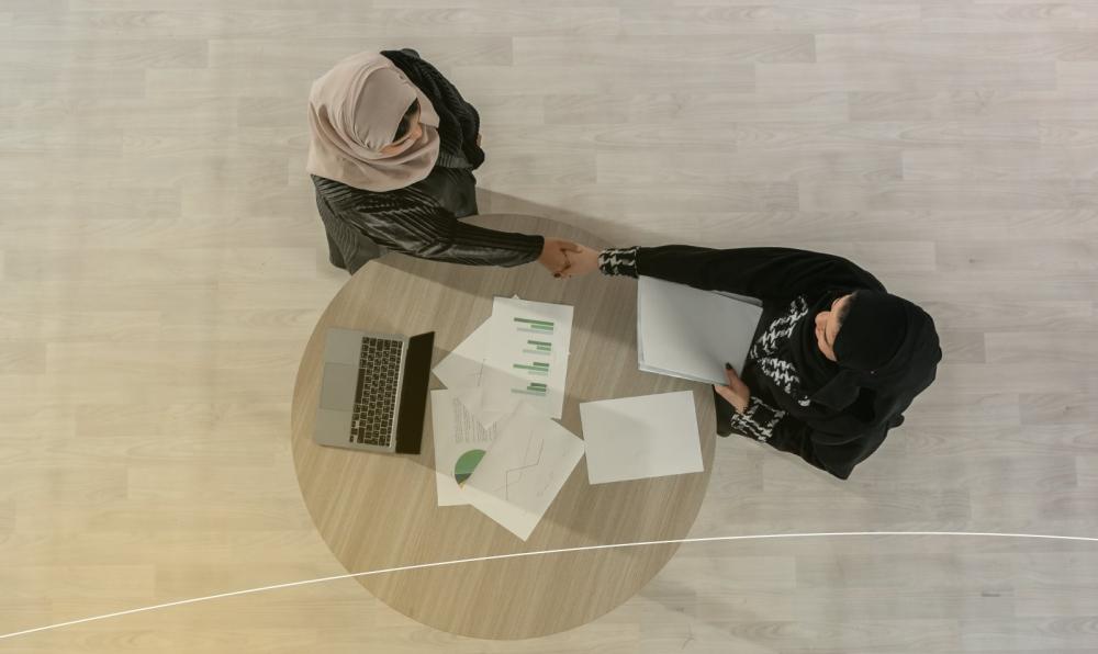 هل تُعامل الأرملة كفرد مستقل بعيدًا عن الأسرة.. الضمان الاجتماعي يوضح