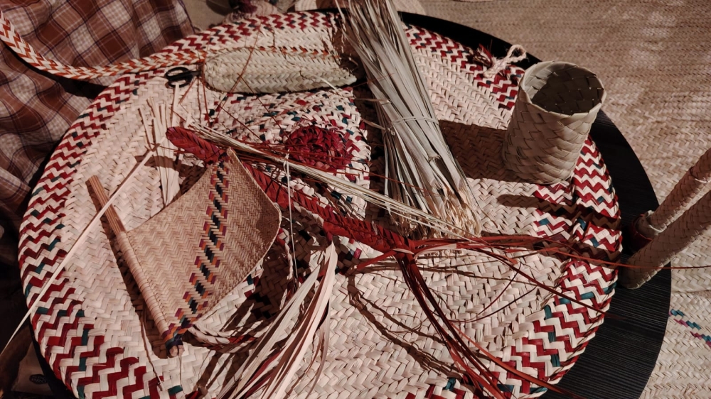 حرفي يطلق مبادرة لتعليم فن الخوص وإعادة إحيائه في المنازل