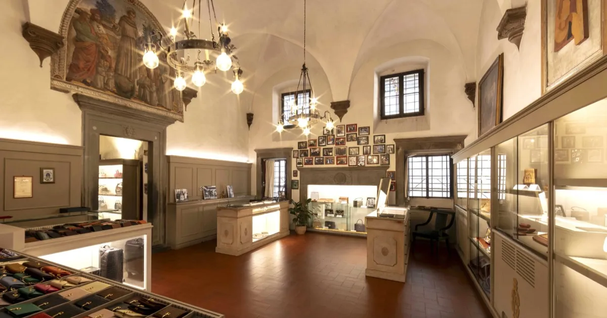 مدرسة الجلد في فلورنسا..حين تتحوّل الأيدي إلى ذاكرة ومستقبل