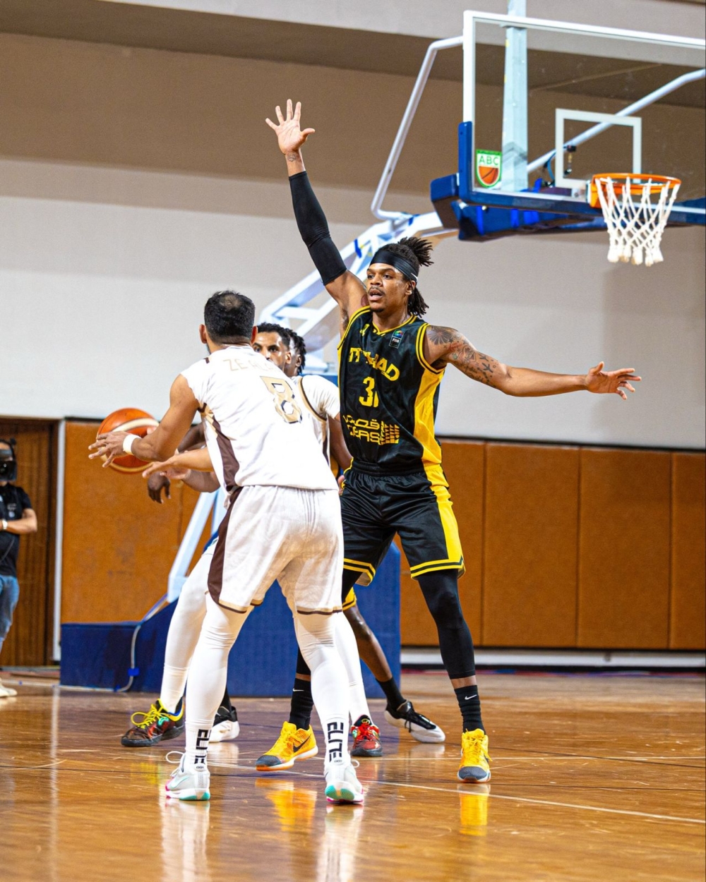 العلا يحسم قمة السلة أمام الاتحاد