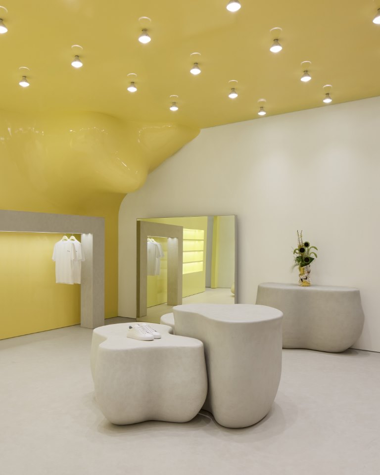 Axel arigato تواصل توسيع حضورها العالمي وتفتتح أول متجر لها في دولة الإمارات