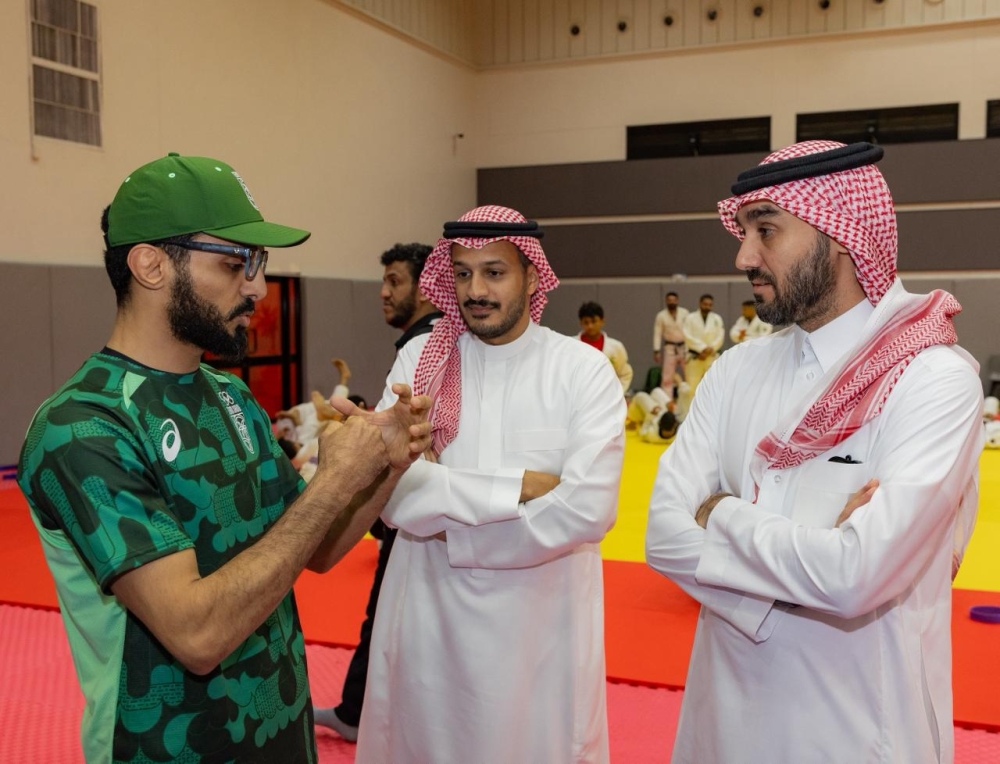 الفيصل يصل البحرين لترؤس الوفد السعودي في الألعاب الآسيوية