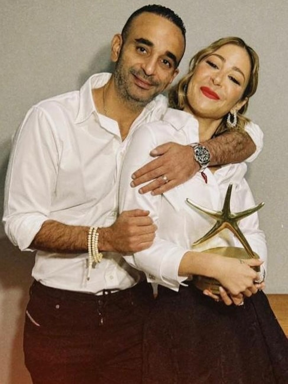 صورة من الجونة ورسائل متبادلة.. منة شلبي تحتفل بزواجها وتكريمها