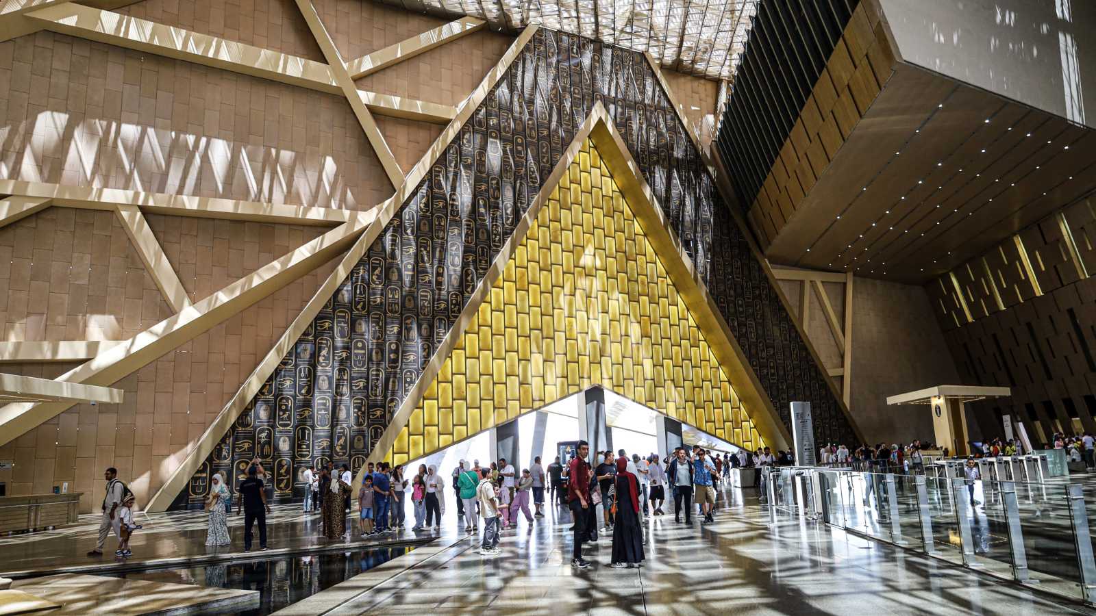 5 قطع لا تفوت رؤيتها في أول زيارة إلى المتحف المصري الكبير