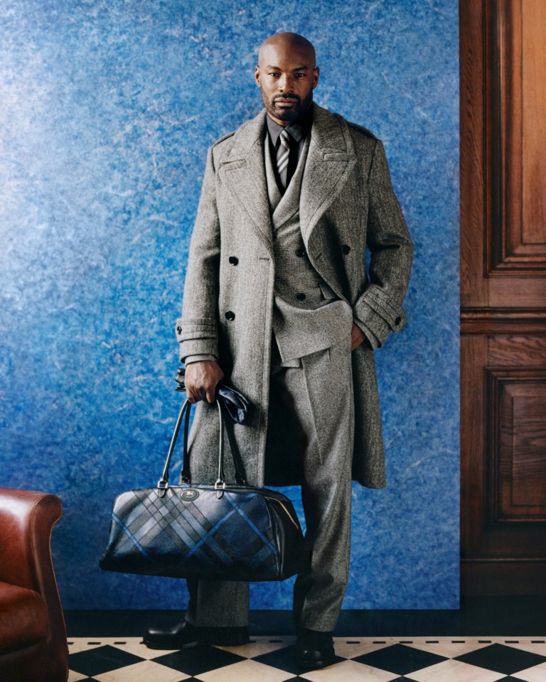 Burberry تكشف عن حملة جديدة تكريماً لرموز العلامة الأيقونية وإرثها العريق