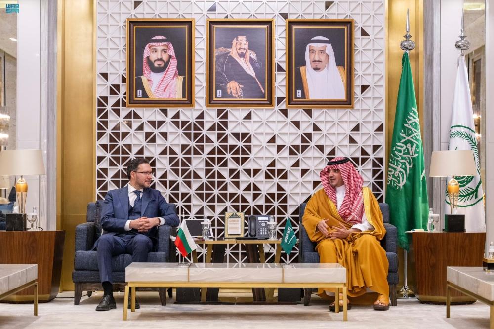 وزير الداخلية يبحث تعزيز التعاون الأمني مع نظيره البلغاري