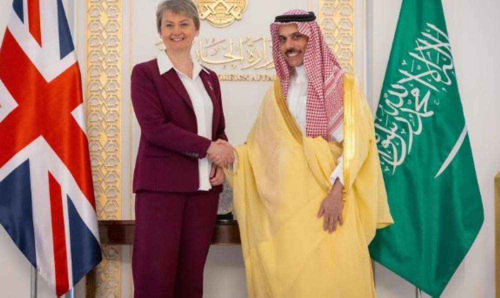 وزير الخارجية ونظيرته البريطانية يبحثان سبل تعزيز العلاقات