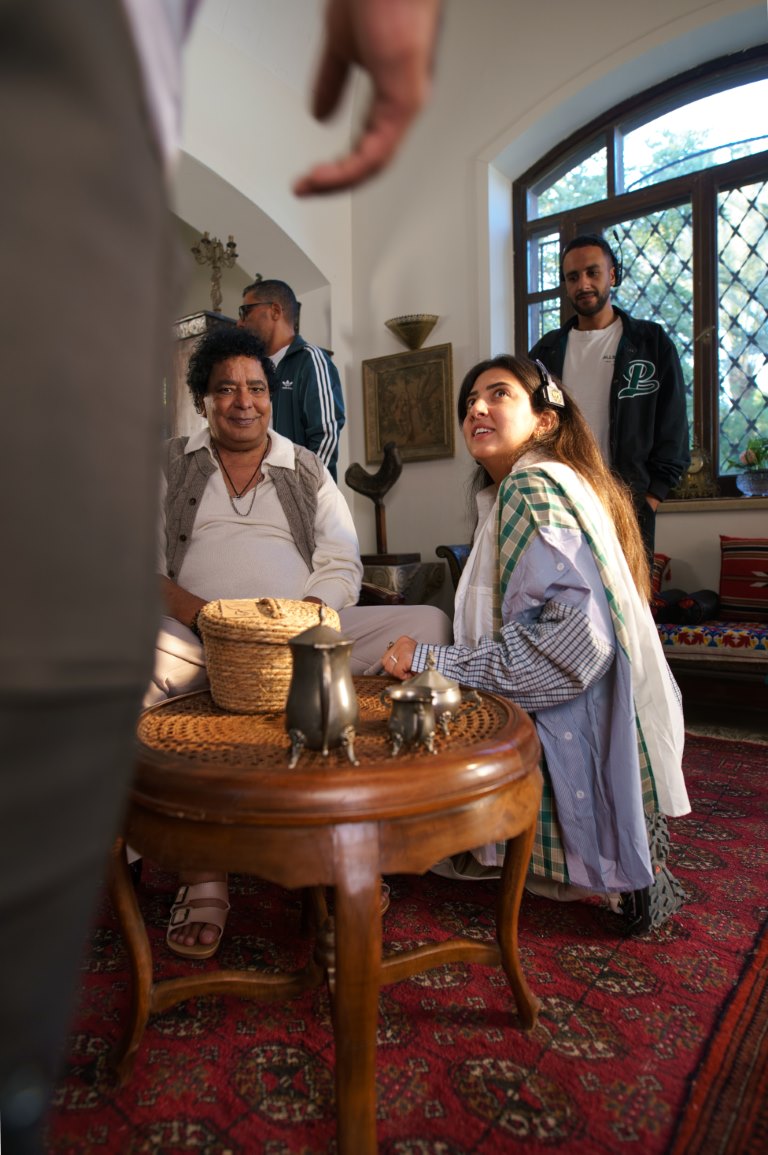 من إخراج المخرجة الصاعدة ليلي غالب: محمد منير يطلق الأغنية الرسمية لبطولة كأس العرب فيفا قطر