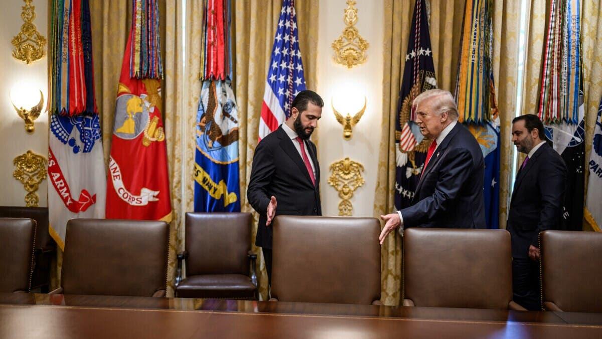 قبعة MAGA وجولة في البيت الأبيض.. خفايا عن زيارة الشرع لأميركا