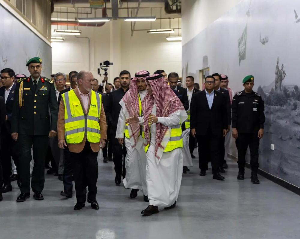 ملك ماليزيا يزور الشركة السعودية للصناعات العسكرية