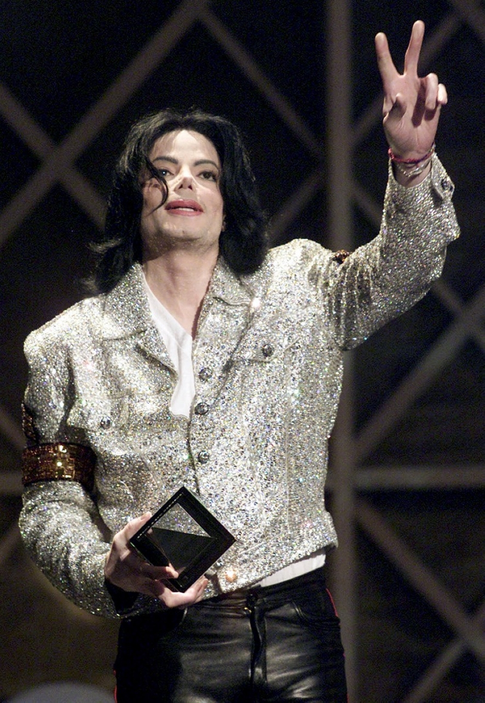 بعد 16 عاماً.. 4 حقائق صادمة كشفها تشريح مايكل جاكسون