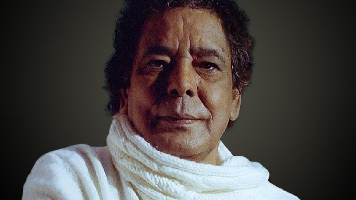 بعد تدهور حالته الصحية.. نقل محمد منير إلى المستشفى