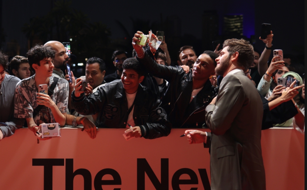 منطقة الجماهير.. منصة تفاعل لمحبي السينما مع نجومهم في البحر الأحمر السينمائي