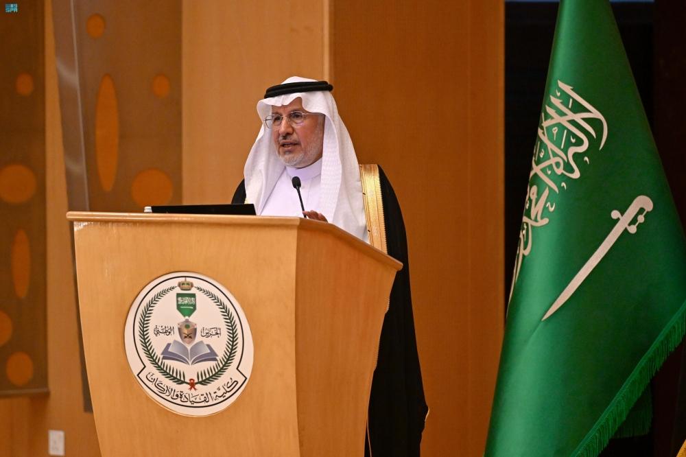 الربيعة: العمل الإنساني يمثل بعدًا استراتيجيًا بالدبلوماسية السعودية