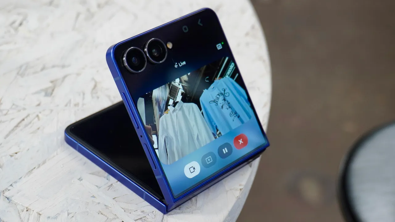 سامسونج تستعد لإطلاق Galaxy Z Flip8 بتصميم أنحف وأخف