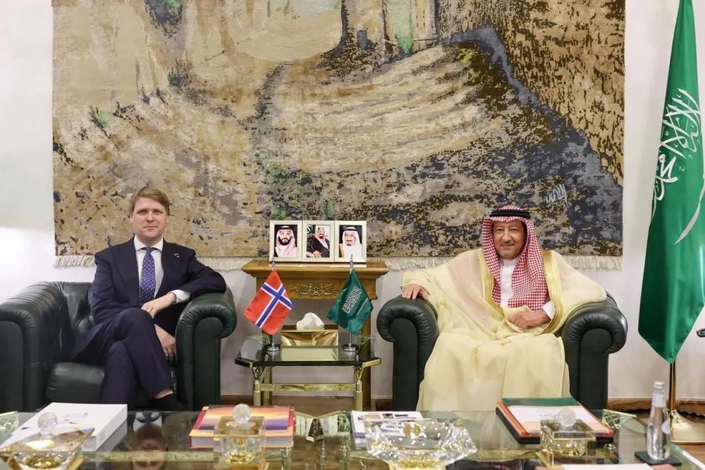 الخريجي يستعرض العلاقات الثنائية وزير التنمية الدولية النرويجي