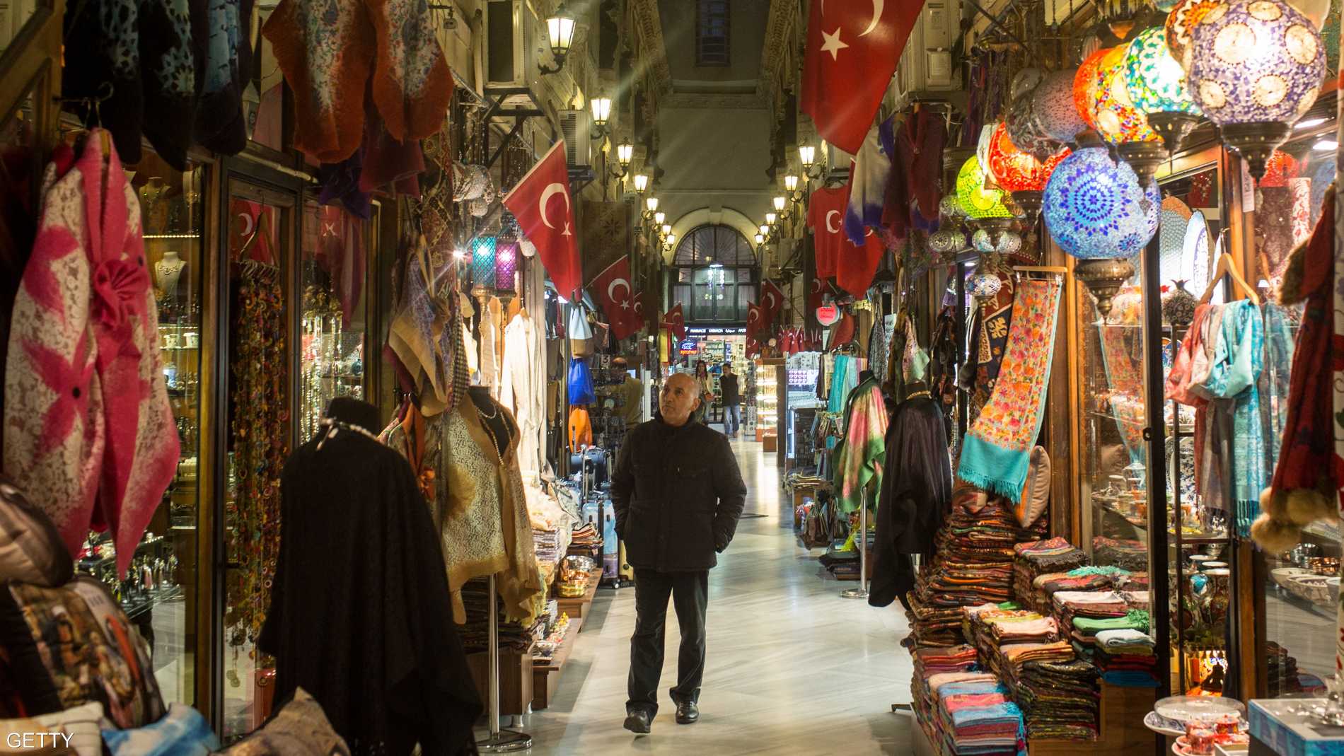 التضخم في تركيا يتراجع بأكثر من المتوقع إلى ما دون 33%