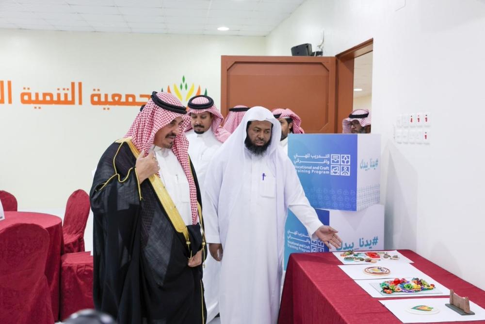 نساء وادي الدواسر يحوّلن “الصلصال الحراري” إلى قطع فنية