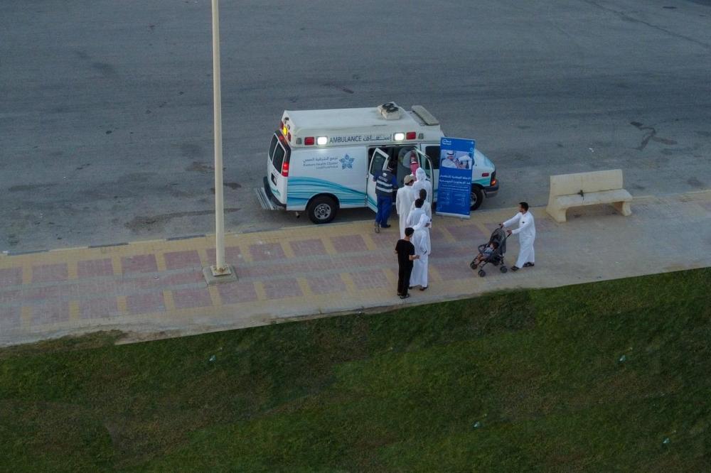 «تطعيمك في مكانك».. فرق طبية متنقلة تجوب النعيرية لتقديم لقاح الإنفلونزا