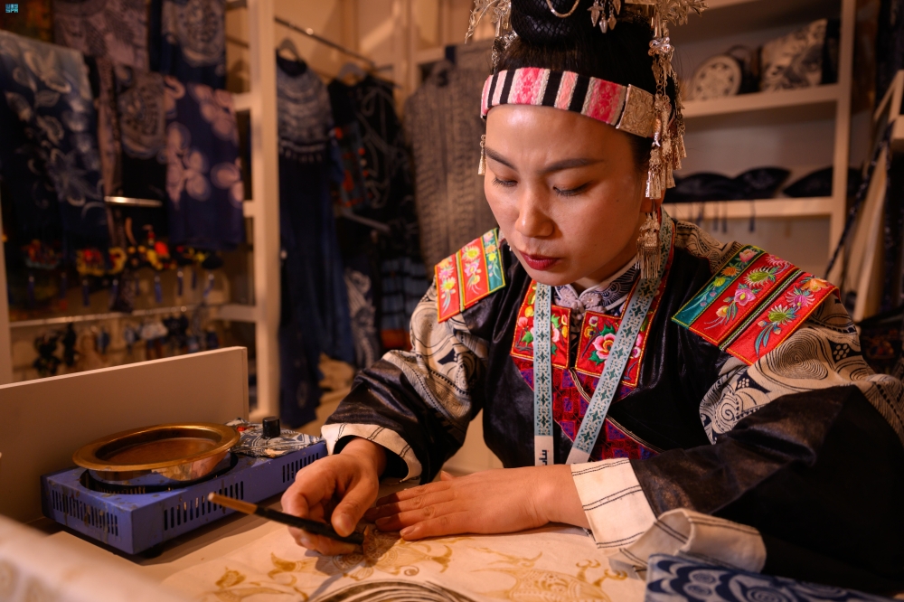 “بنان”.. حرفيون صينيون يجلبون ملامح حضارتهم إلى الرياض