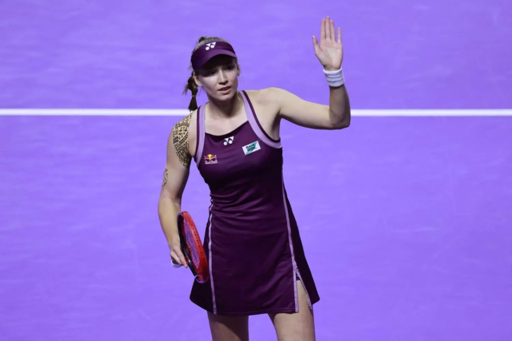 في نهائيات رابطة محترفات التنس 2025.. ريباكينا تتألق وانسحاب كيز بسبب الإصابة