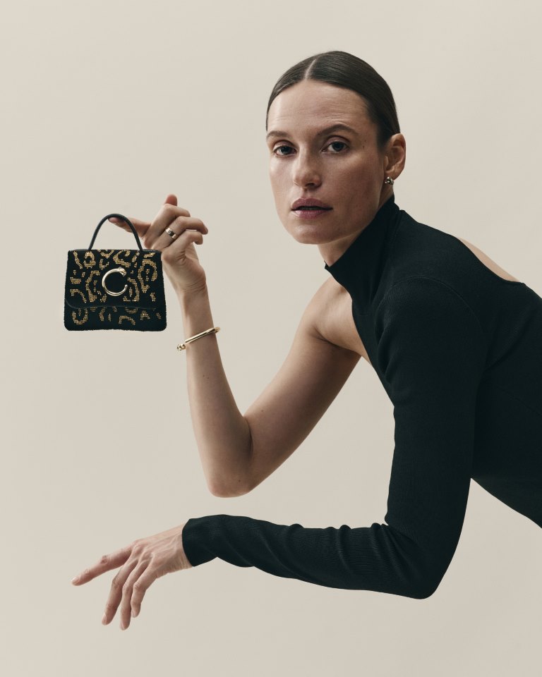 لمسات أزياء متنوّعة حول حقائب كارتييه