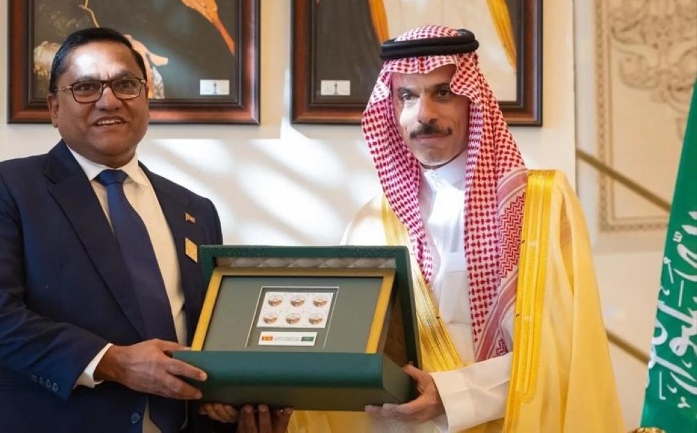 وزير الخارجية ونظيره السريلانكي يستعرضان العلاقات الثنائية