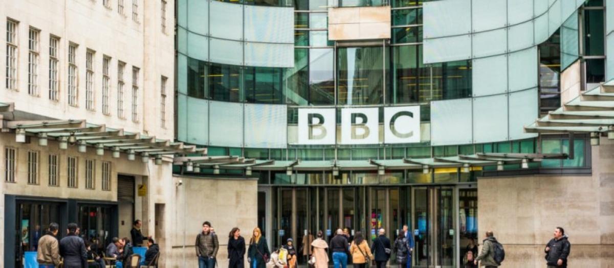 الـBBC تُحرق أموال البريطانيين.. 217 ألف جنيه لسيارات تاكسي ومواصلات «وهمية»