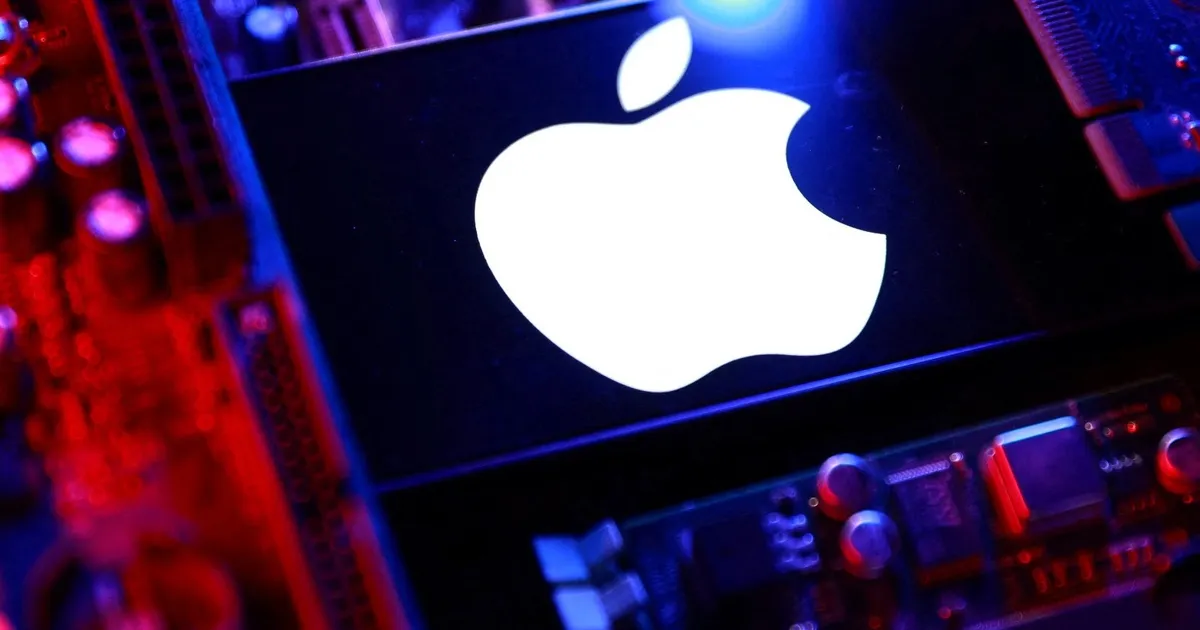 “أبل” تخطط لاستخدام “جيميناي” من “جوجل” لتحسين قدرات “Siri”