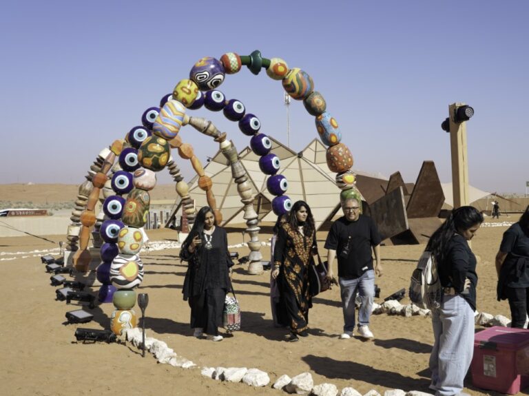 صحراء مليحة بالشارقة تشهد انطلاق النسخة الثانية لمهرجان تنوير بأمسية فنية موسيقية وتجربة إنسانية ملهمة