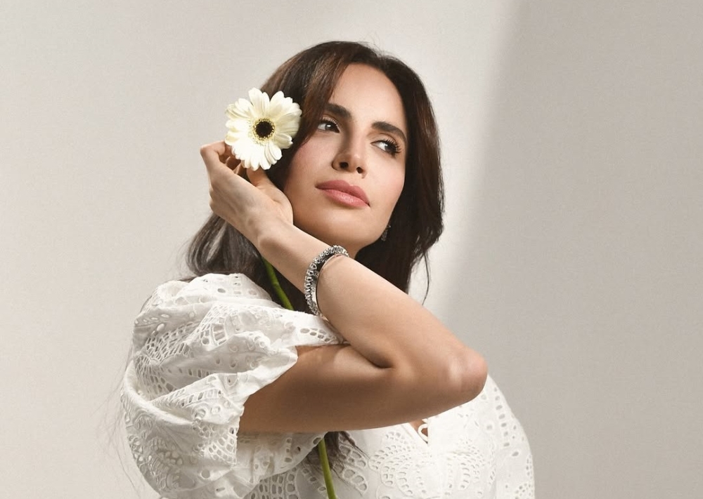 إعلامي لبناني يعلن زواج الفنانة “آمال ماهر” من رجل أعمال مصري