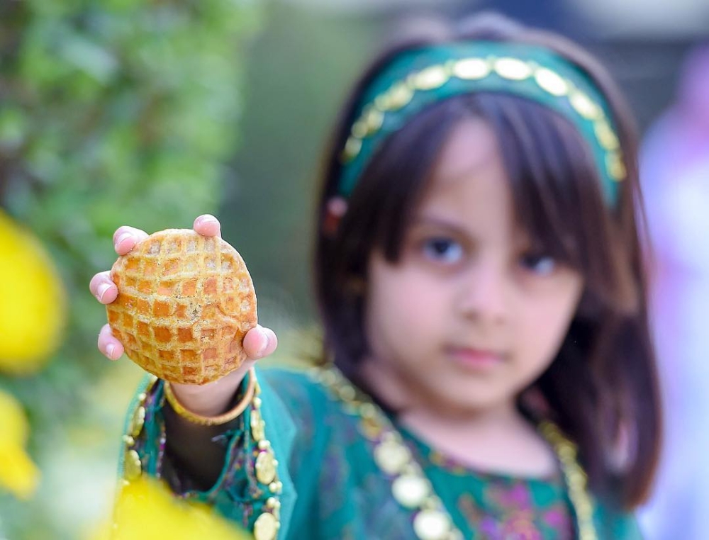 المأكولات الشعبية.. أطعمة الأسر المنتجة تجذب المواطنين في القصيم