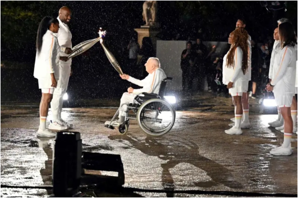 وفاة الفرنسي شارل كوست عميد الأبطال الأولمبيين عن عمر 101 عاما