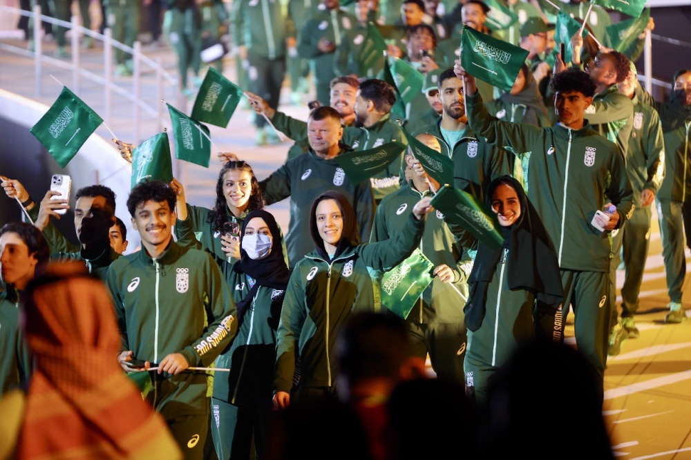 الخزعل والنعيمي رفعا العلم في الافتتاح