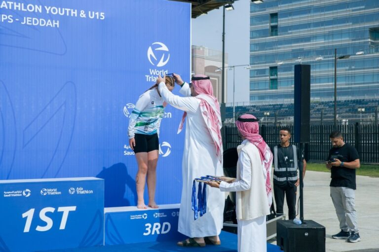 بن جلوي توج ابطال آسيوية الترايثلون بجدة