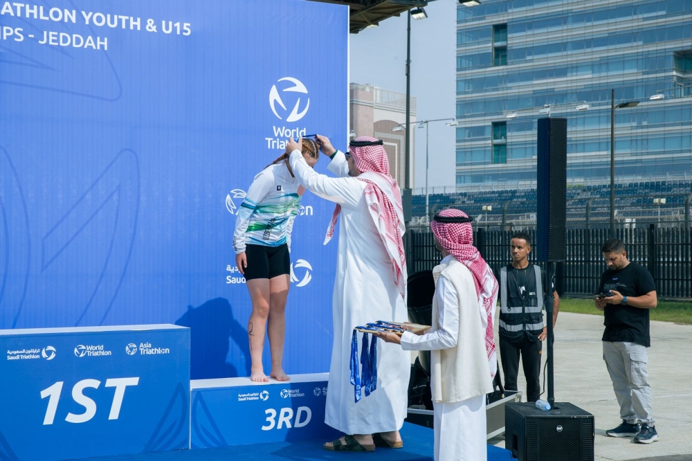 بن جلوي توج ابطال آسيوية الترايثلون بجدة